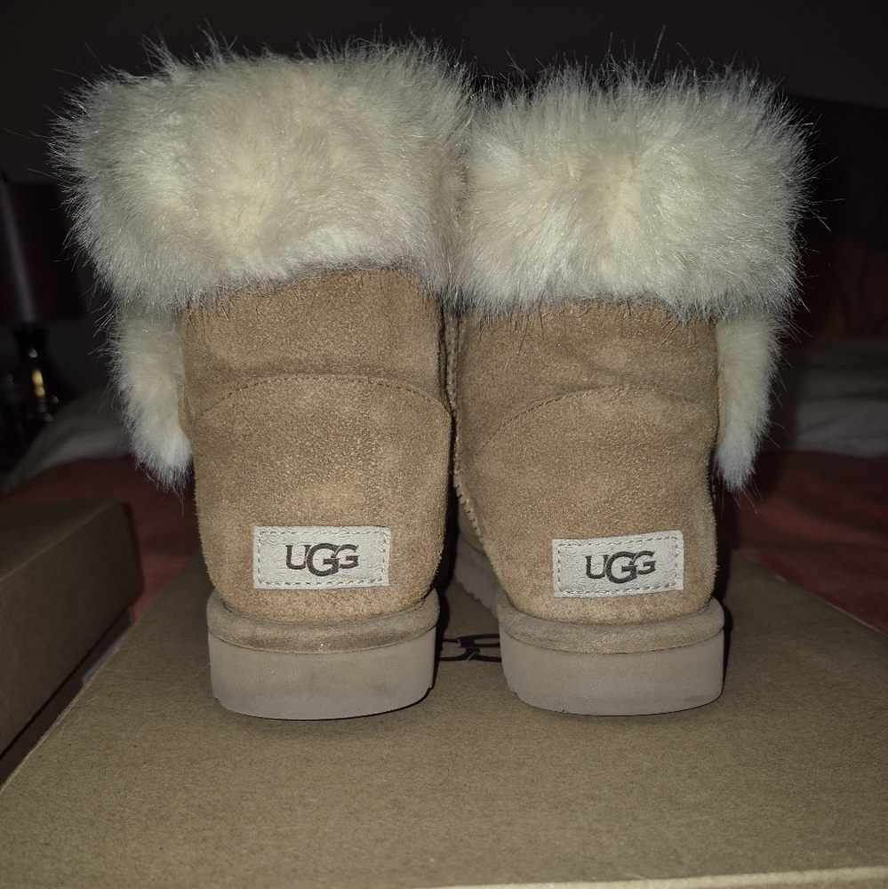 CATHIE UGGS SIZE 8